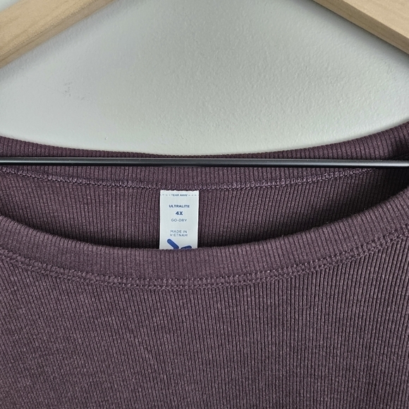 Old Navy UltraLite Long-Sleeve Crew-Neck Ribbed Cropped Top for Women - Picture 4 of 9